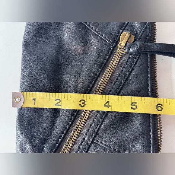 hobo black leather wristlet bag zipper - Picture 9 of 12